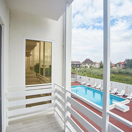 Family Hotel Happy Inn Затока Екстериор снимка