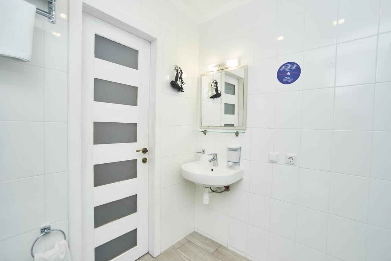 Family Hotel Happy Inn Затока Екстериор снимка