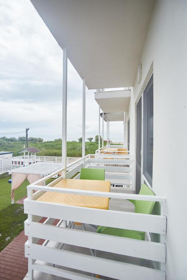 Family Hotel Happy Inn Затока Екстериор снимка