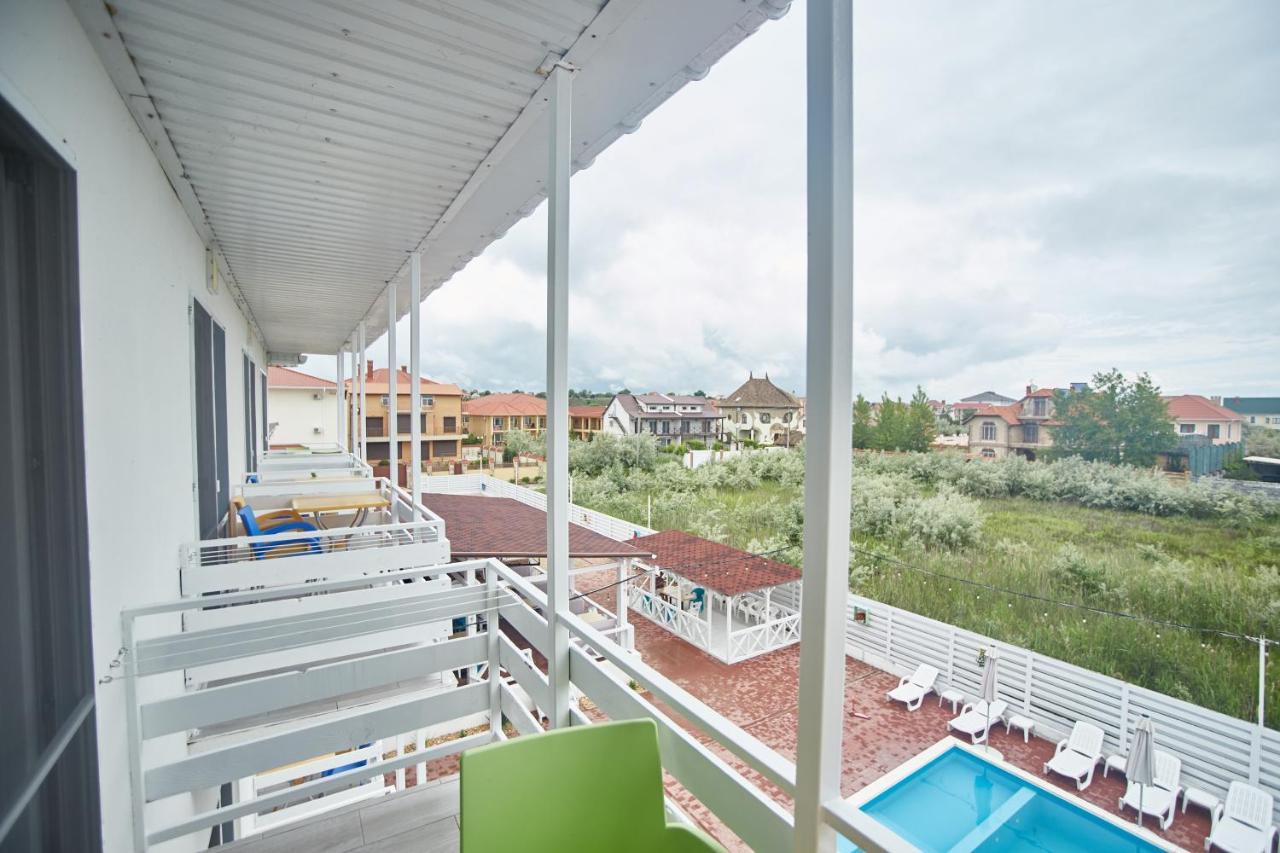 Family Hotel Happy Inn Затока Екстериор снимка