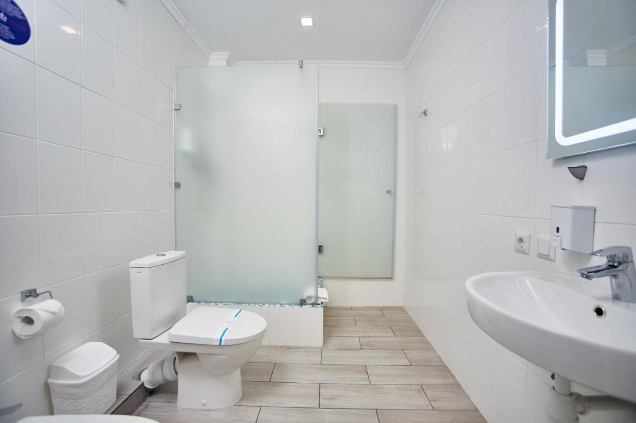 Family Hotel Happy Inn Затока Екстериор снимка