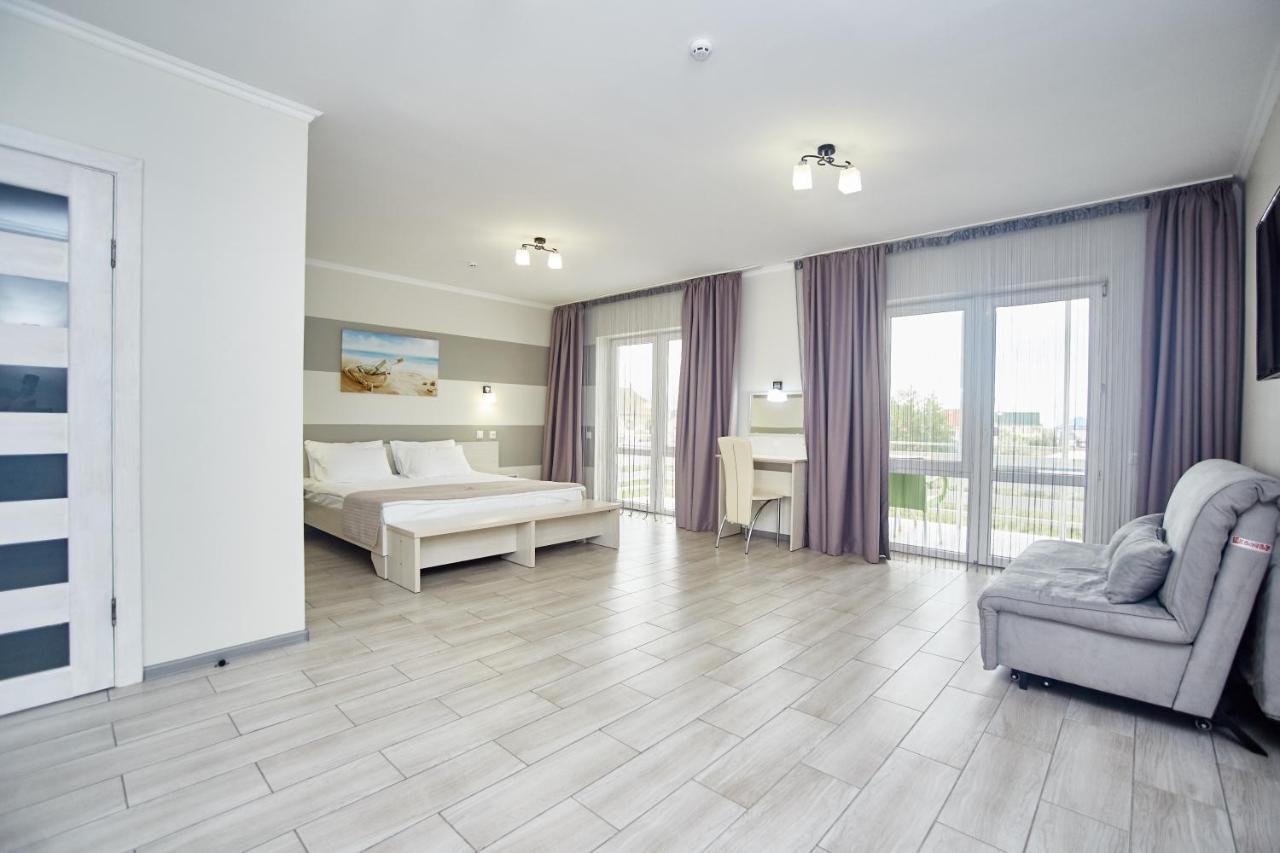 Family Hotel Happy Inn Затока Екстериор снимка