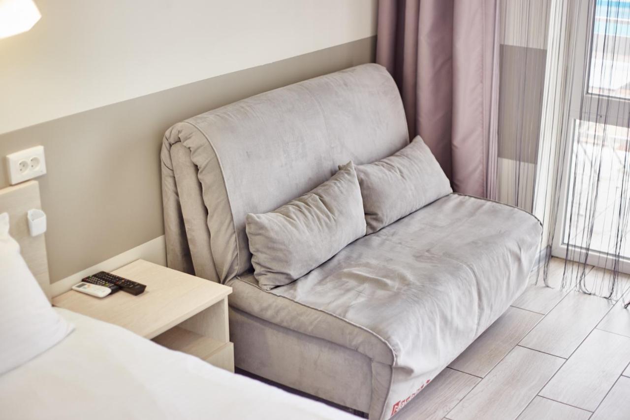 Family Hotel Happy Inn Затока Екстериор снимка