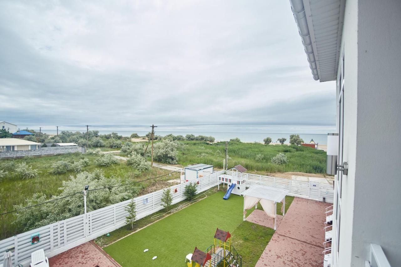 Family Hotel Happy Inn Затока Екстериор снимка
