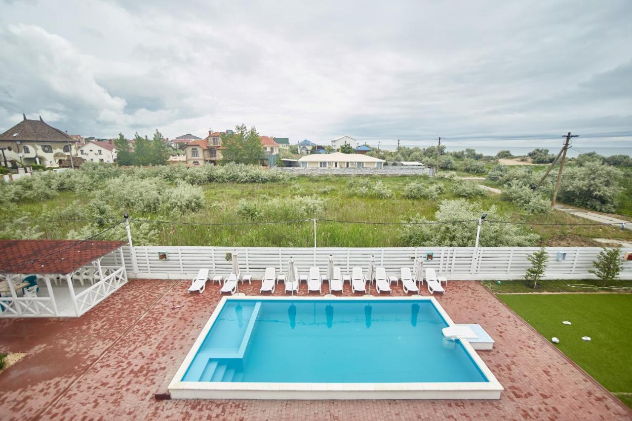 Family Hotel Happy Inn Затока Екстериор снимка