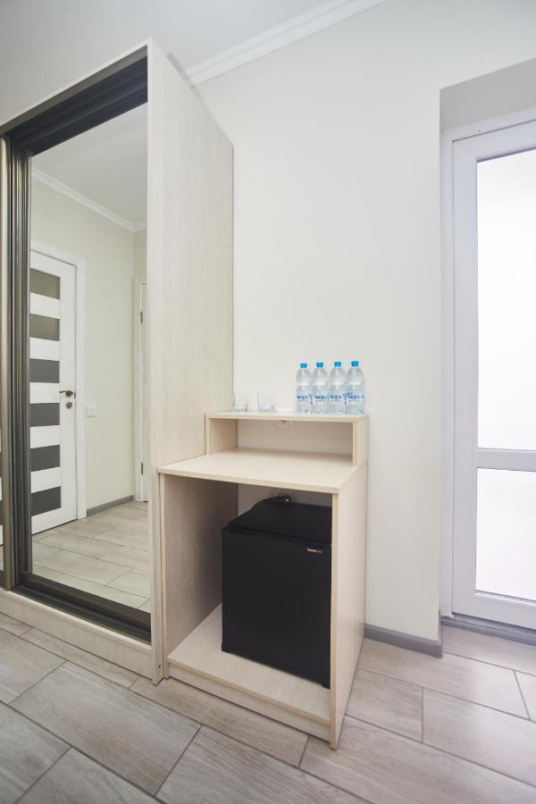 Family Hotel Happy Inn Затока Екстериор снимка