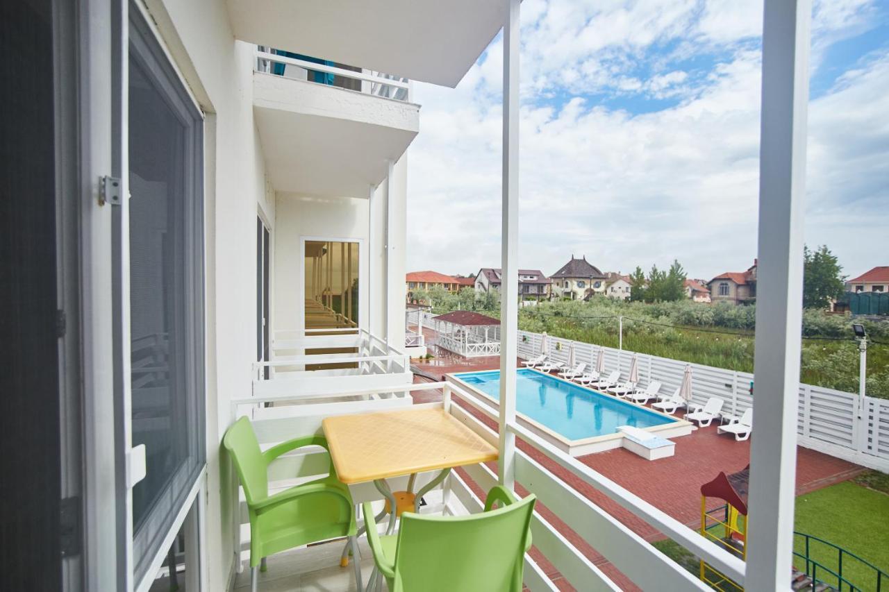 Family Hotel Happy Inn Затока Екстериор снимка