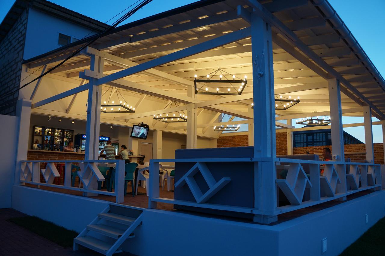 Family Hotel Happy Inn Затока Екстериор снимка
