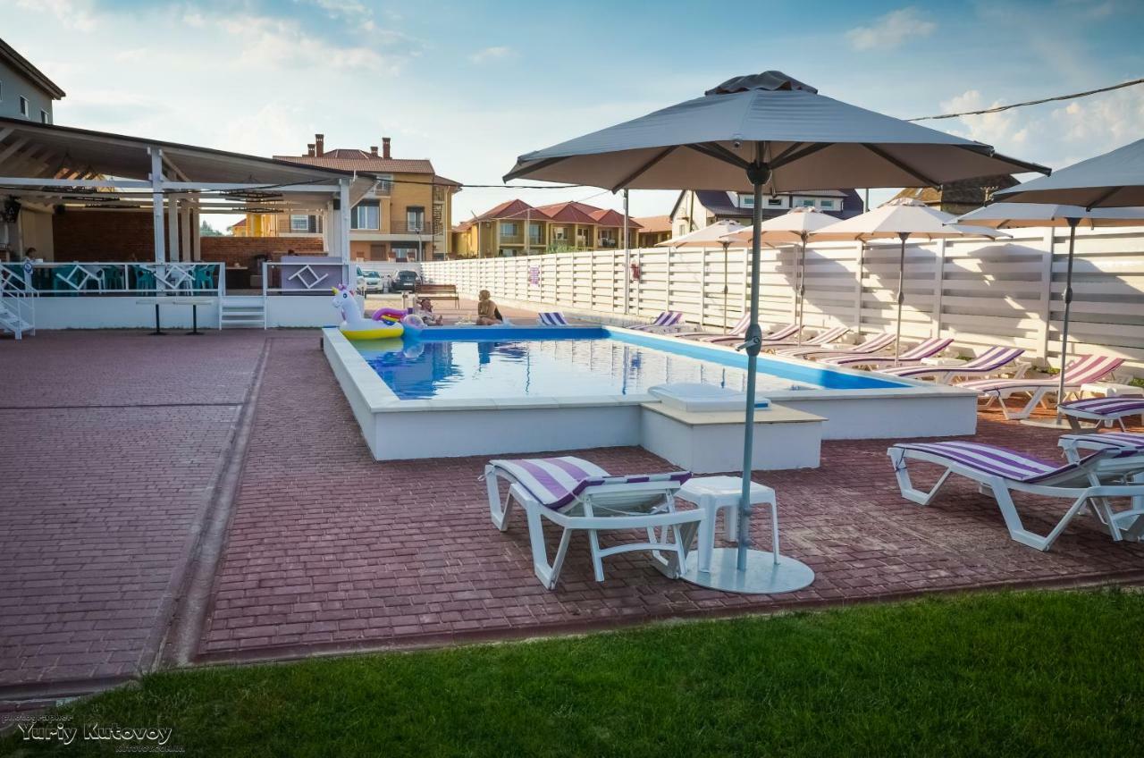 Family Hotel Happy Inn Затока Екстериор снимка